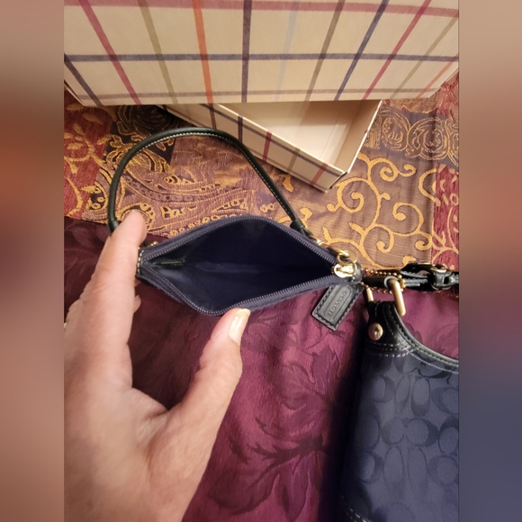 PRICE FIRM - Black Signature COACH Handbag & Wristlet Wallet, circ. 2007 - Picture 13 of 14